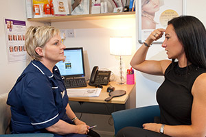 Cosmetic Courses; picture showing a consultation