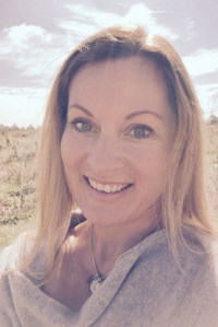 Dr Claudia Petillon trainer with Cosmetic Courses